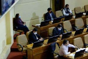 foto del congreso donde aparecen algunos diputados mientras se votaba un proyecto de ley.